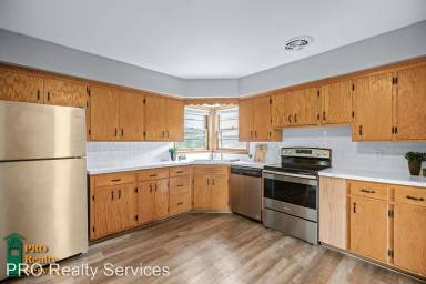 Main picture of 2907 30th Ave NE
