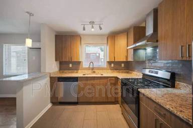 Main picture of 950 Saint Charles Ave NE