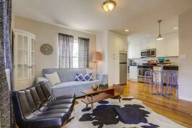 Main picture of 2912 Dwight St