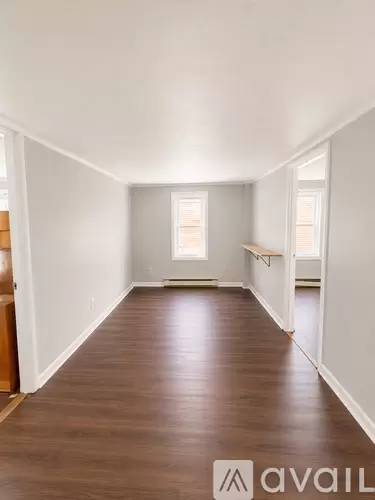 Main picture of 1187 Putnam Pike