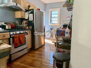 Main picture of 98 Elm St