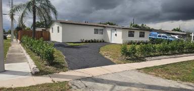Main picture of 700 N 70th Ave