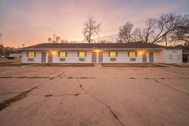 Main picture of 708 W 10th St