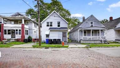 Main picture of 3085 E 67th St