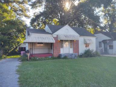 Main picture of 17 Oak Forest Dr
