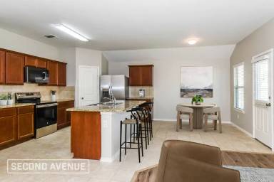 Main picture of 233 Cyrus St