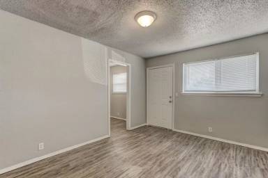 Main picture of 2520 N Portland Ave