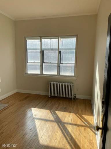 Main picture of 31 W 8th St