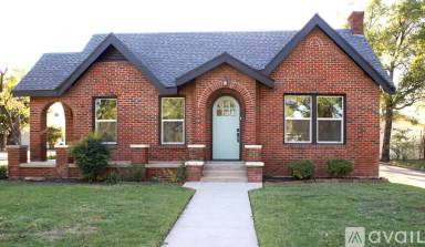 Main picture of 121 S Bishop St