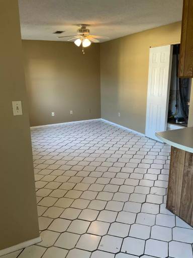 Main picture of 685 Jill Ln