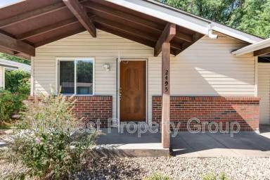 Main picture of 2495 Lindsay Ln