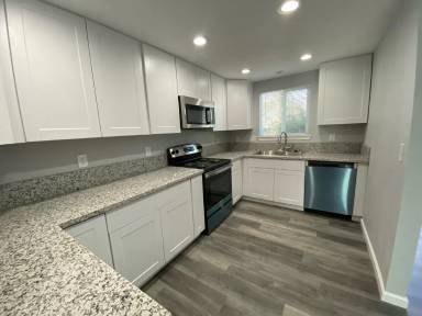 Main picture of 1605 E Lake Ct