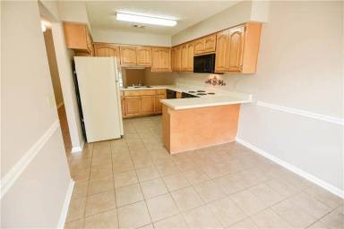 Main picture of 1990 Bluff Ct