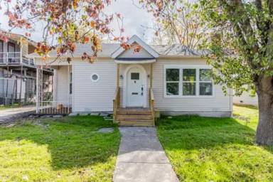 Main picture of 806 W Lynwood Ave