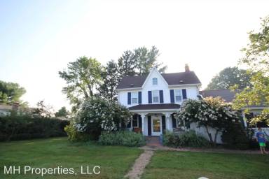 Main picture of 829 Wesley Rd