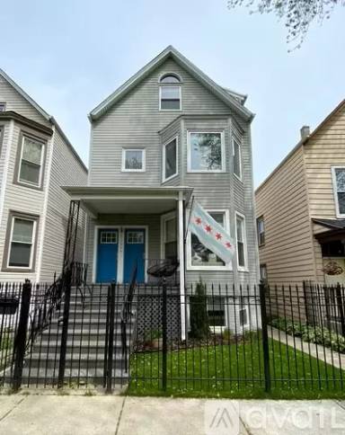 Main picture of 2711 N Hamlin Ave