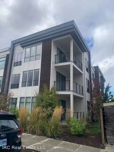 Main picture of 425 NE Bryant St