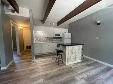 Main picture of 627 W 13th St