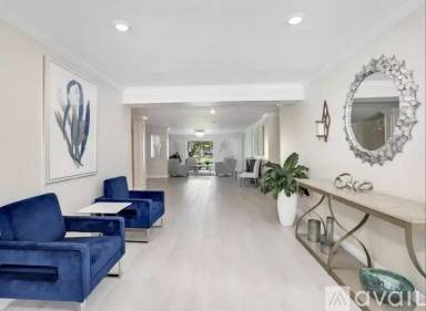 Main picture of 555 Park Shore Dr
