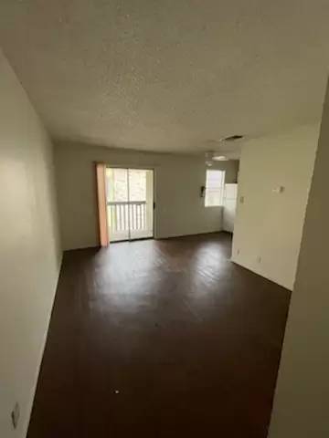 Main picture of 1630 W Woodlawn Ave