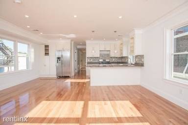 Main picture of 537 Sumner St