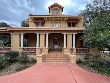 Main picture of 1541 Riverside Ave