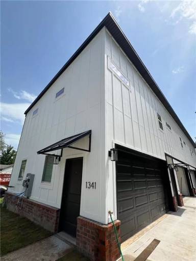 Main picture of 1347 W Hendrix St