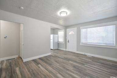 Main picture of 267 Maple St