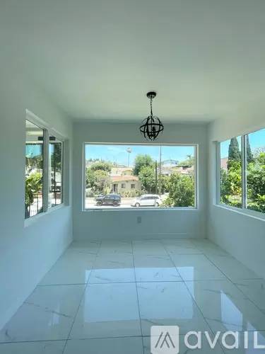 Main picture of 953 N Hicks Ave