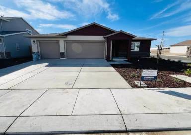 Main picture of 2460 Riparia St