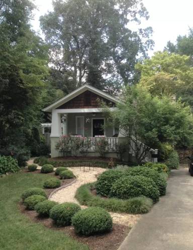 Main picture of 2451 Lyndhurst Ave