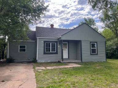 Main picture of 2244 N Kansas St