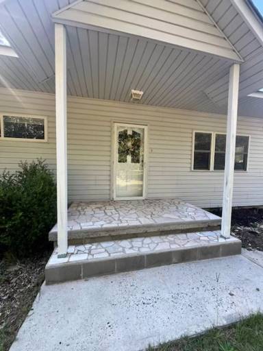 Main picture of 527 Sullivan Rd