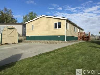 Main picture of 255 NW Golden Hills Dr