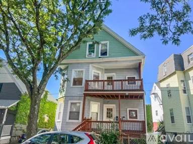 Main picture of 38 Sewall St