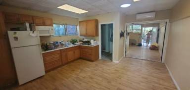 Main picture of 7929 Grape St