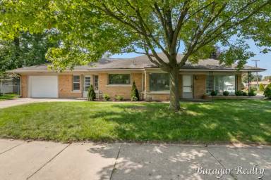 Main picture of 2635 Fuller Ave NE