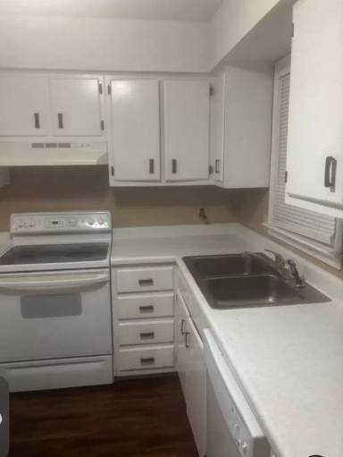 Main picture of 2220 Oakwood Ln