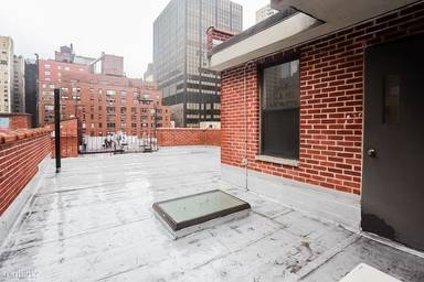 Main picture of 335 E 54th St