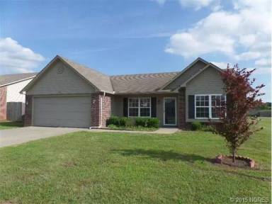 Main picture of 40 W Fairlane Dr
