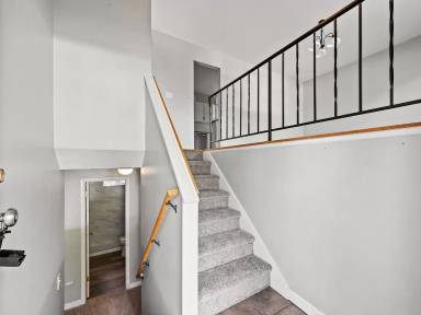 Main picture of 417 N Roosevelt Ave