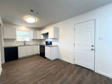 Main picture of 4506 Itasca St