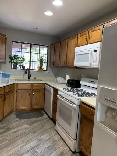 Main picture of 3813 Dream St