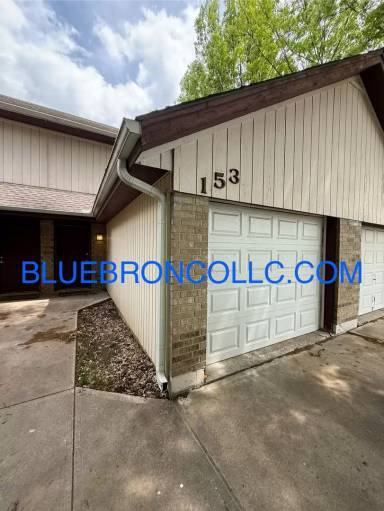 Main picture of 141 SW Oxford Pl
