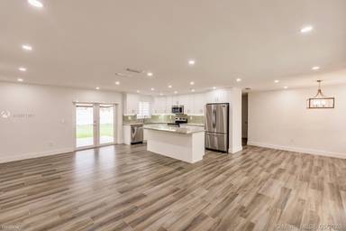 Main picture of 2940 SW 99th Ave