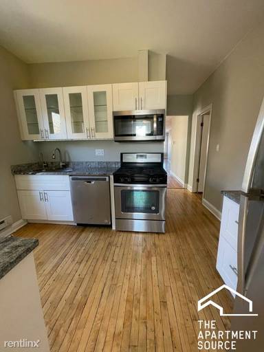 Main picture of 2555 W Winnemac Ave