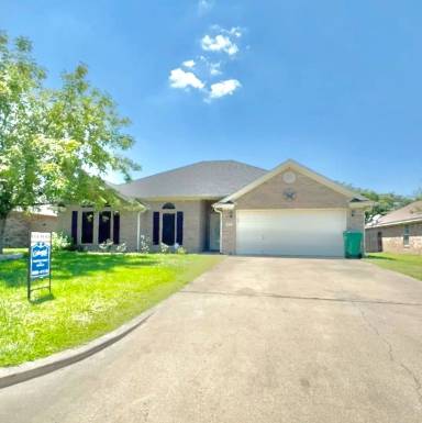 Main picture of 2032 Stonehenge Dr