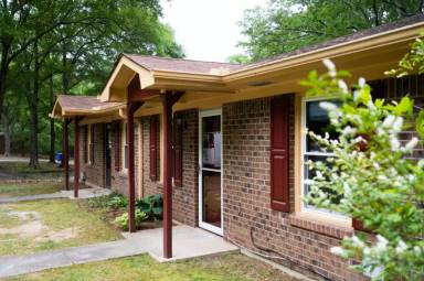 Main picture of 1011 Barn Oak Ct NE