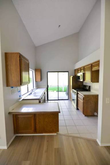 Main picture of 123 Calle Cuervo