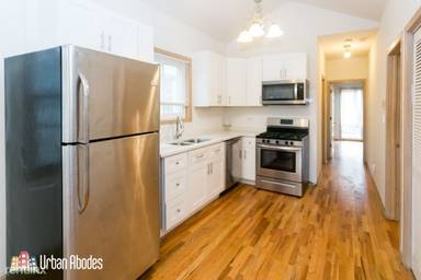 Main picture of 1443 W Walton St